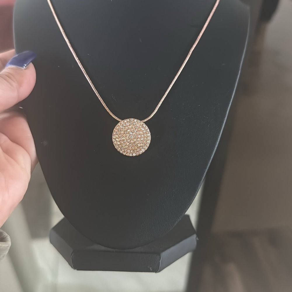 Rose Gold Fashion Jewelry - Picture 2 of 3